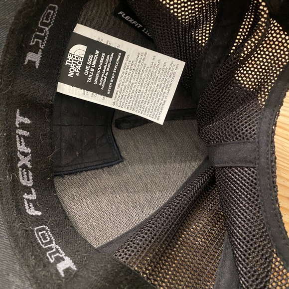 The North Face - Keep It Patched Structured Trucker Hat needs to be cleaned - Picture 4 of 4